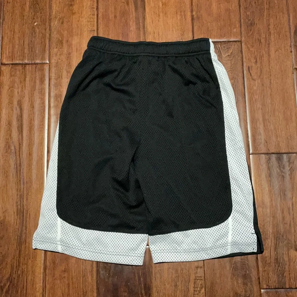 Nike Youth Mesh Shorts - Picture 5 of 6